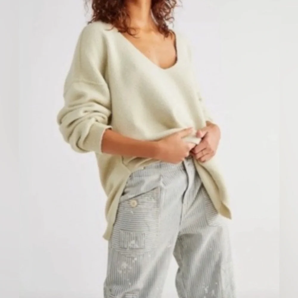 Free People Oversized Sweater Women’s S Marzipan Ivory V Neck Pullover Boho Soft - Picture 2 of 14